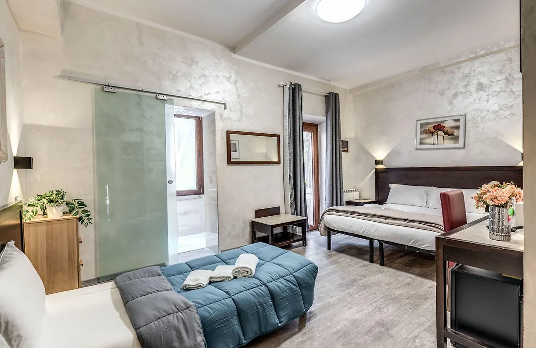 Hotel Family House-1